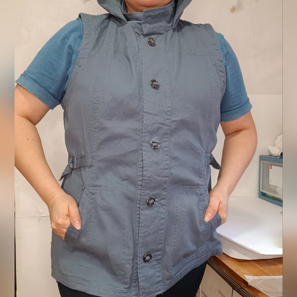 Hooded vest, Maurices size XL, new without tag. - Picture 10 of 17